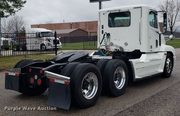 image for item DH5803 2007 Freightliner Century Class semi truck