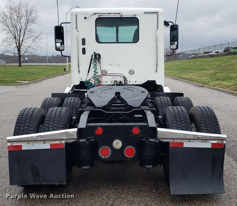 image for item DH5803 2007 Freightliner Century Class semi truck