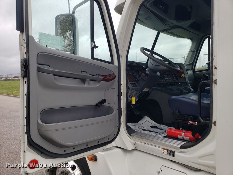 image for item DH5803 2007 Freightliner Century Class semi truck