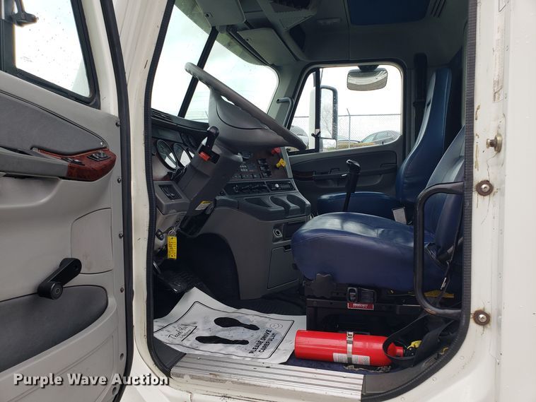 image for item DH5803 2007 Freightliner Century Class semi truck