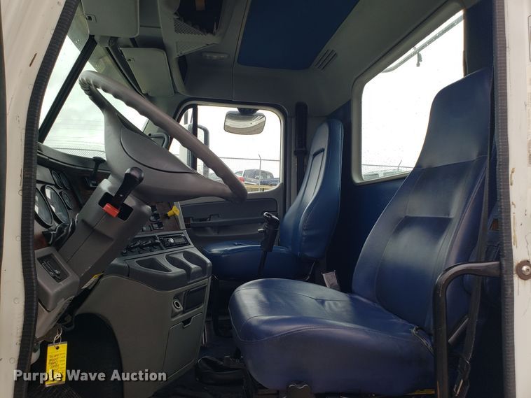 image for item DH5803 2007 Freightliner Century Class semi truck