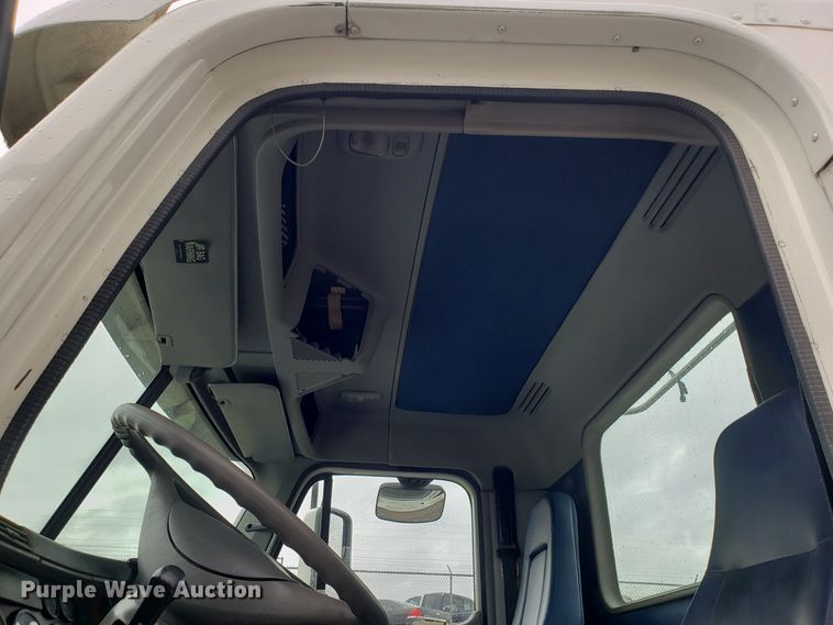 image for item DH5803 2007 Freightliner Century Class semi truck