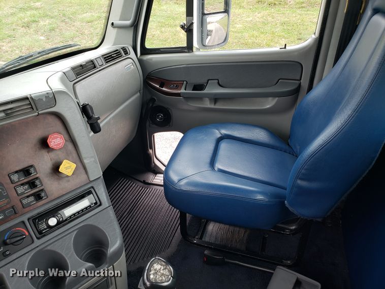 image for item DH5803 2007 Freightliner Century Class semi truck