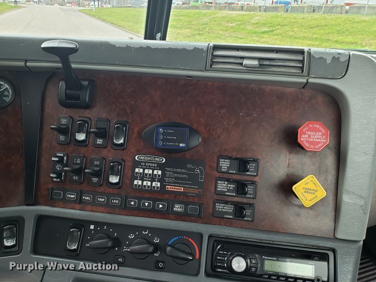 image for item DH5803 2007 Freightliner Century Class semi truck