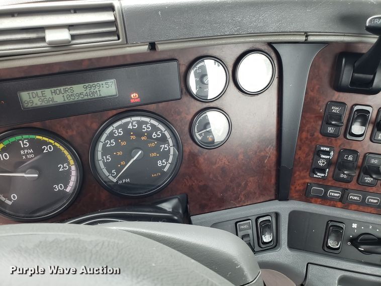 image for item DH5803 2007 Freightliner Century Class semi truck