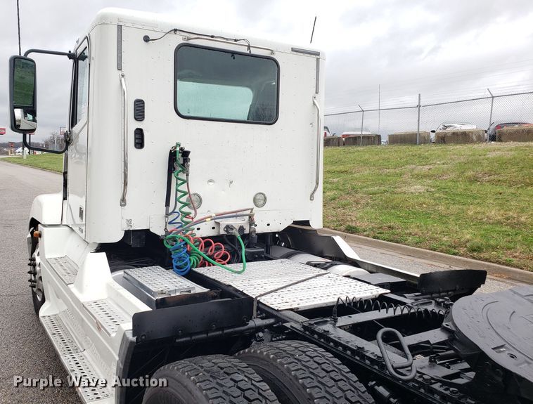 image for item DH5803 2007 Freightliner Century Class semi truck