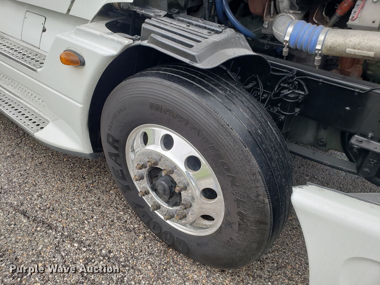 image for item DH5803 2007 Freightliner Century Class semi truck