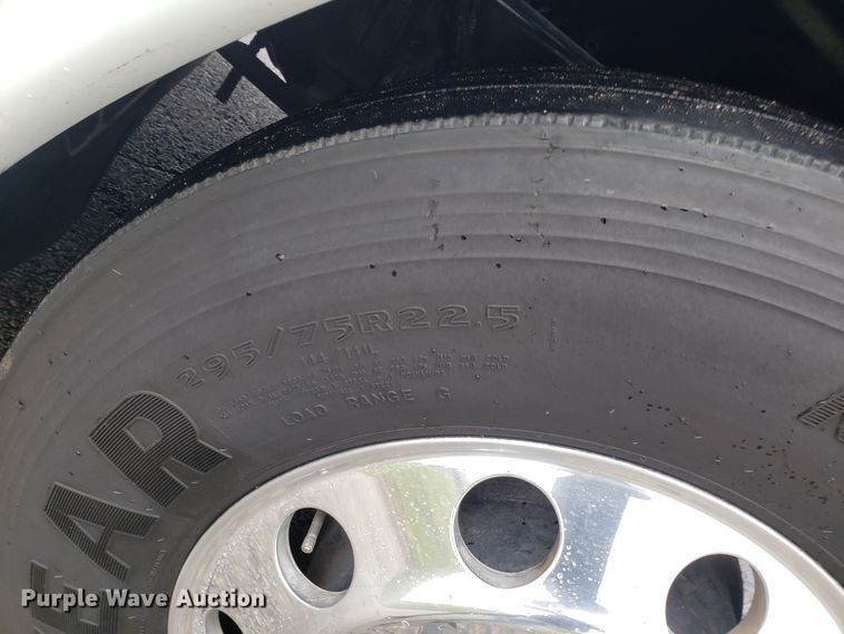 image for item DH5803 2007 Freightliner Century Class semi truck