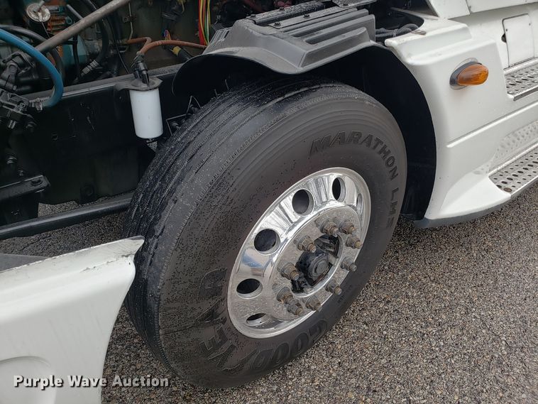 image for item DH5803 2007 Freightliner Century Class semi truck