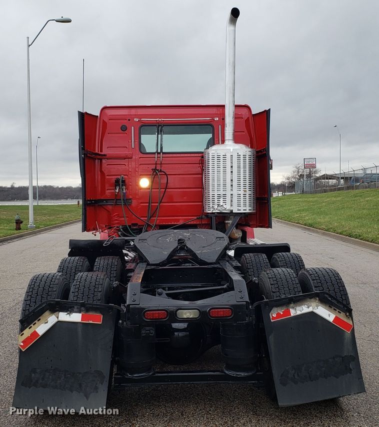 image for item DH5804 2014 Volvo VN semi truck