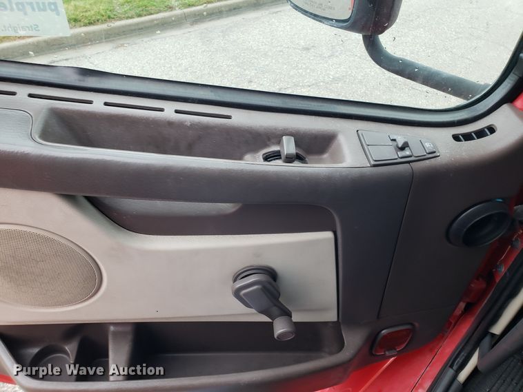 image for item DH5804 2014 Volvo VN semi truck