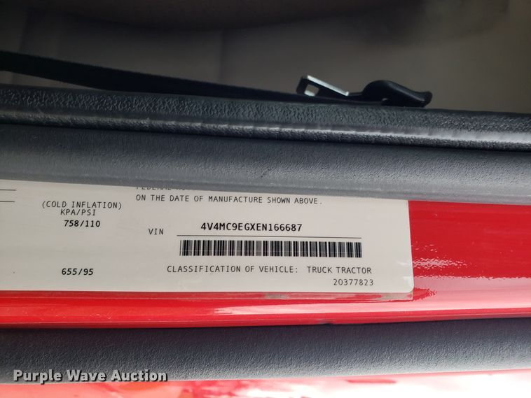 image for item DH5804 2014 Volvo VN semi truck