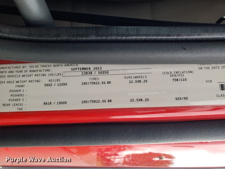 image for item DH5804 2014 Volvo VN semi truck