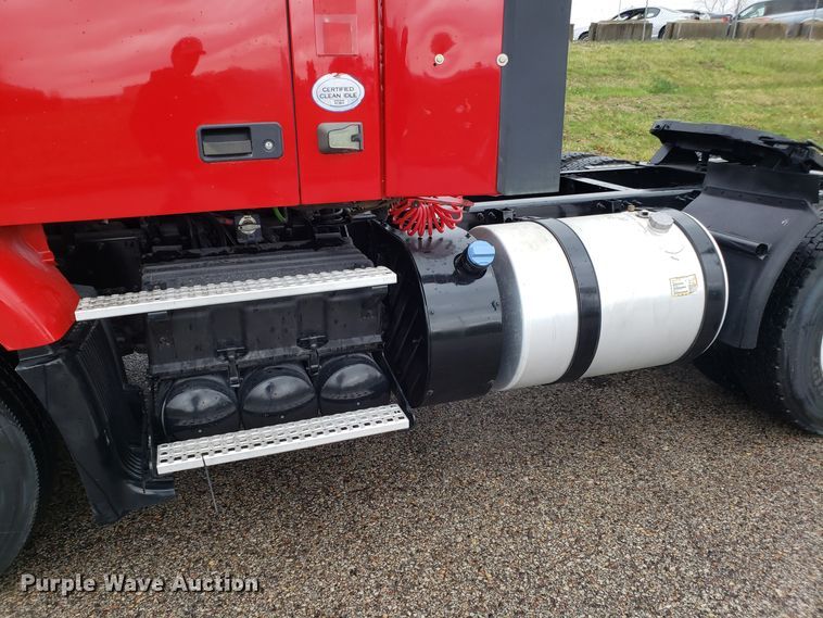 image for item DH5804 2014 Volvo VN semi truck