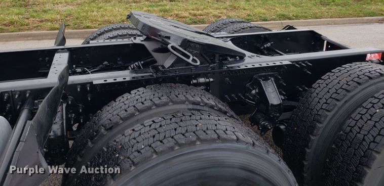 image for item DH5804 2014 Volvo VN semi truck