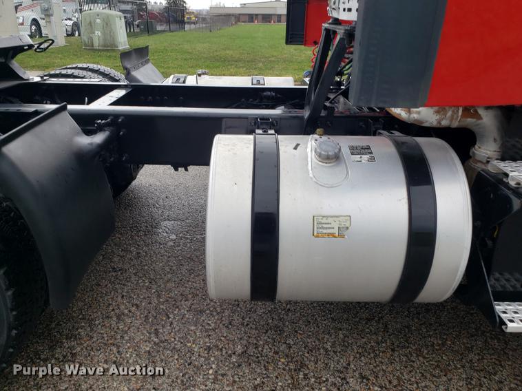 image for item DH5804 2014 Volvo VN semi truck