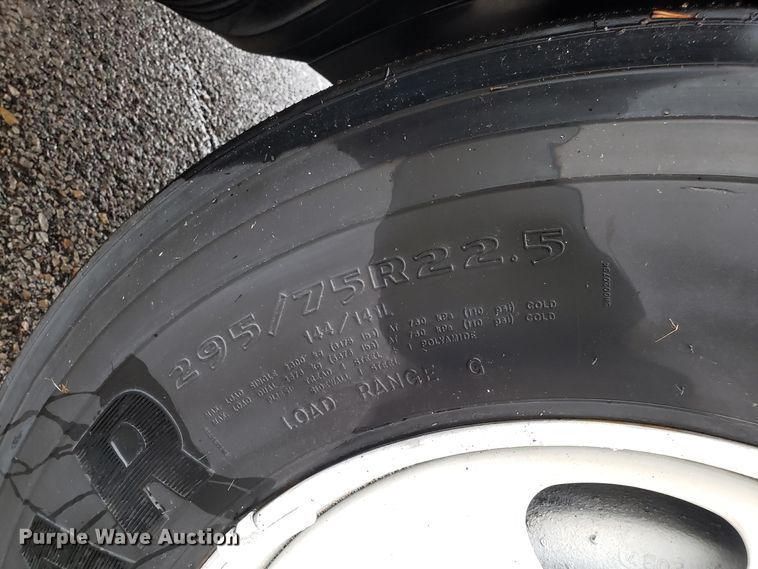 image for item DH5804 2014 Volvo VN semi truck