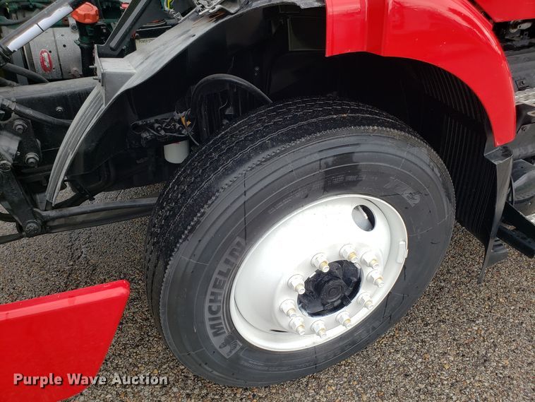 image for item DH5804 2014 Volvo VN semi truck