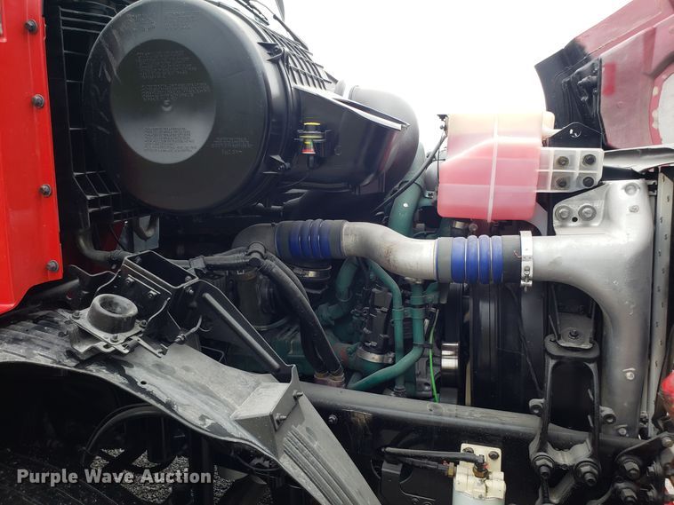 image for item DH5804 2014 Volvo VN semi truck