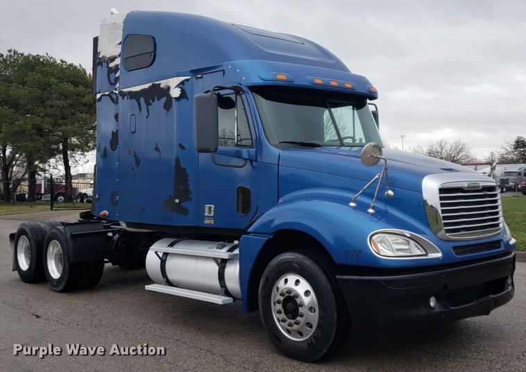 image for item DH5805 2010 Freightliner Columbia semi truck