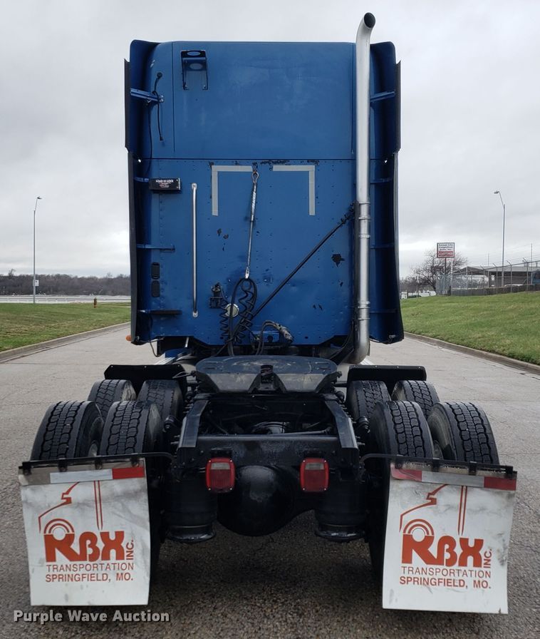 image for item DH5805 2010 Freightliner Columbia semi truck