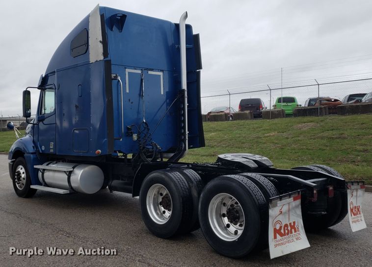 image for item DH5805 2010 Freightliner Columbia semi truck