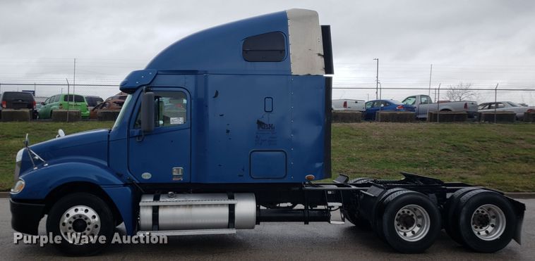 image for item DH5805 2010 Freightliner Columbia semi truck