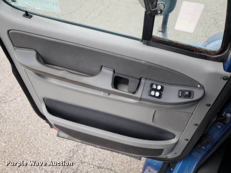 image for item DH5805 2010 Freightliner Columbia semi truck