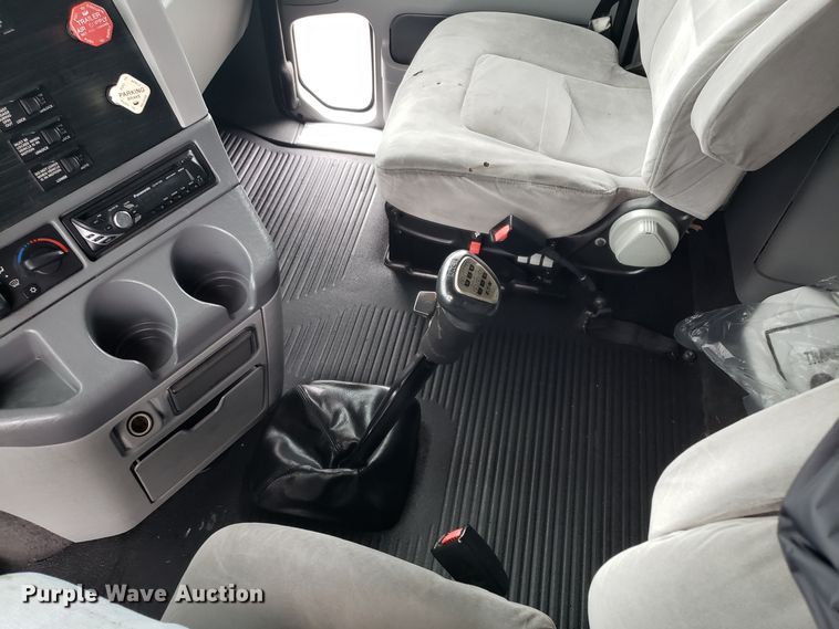 image for item DH5805 2010 Freightliner Columbia semi truck