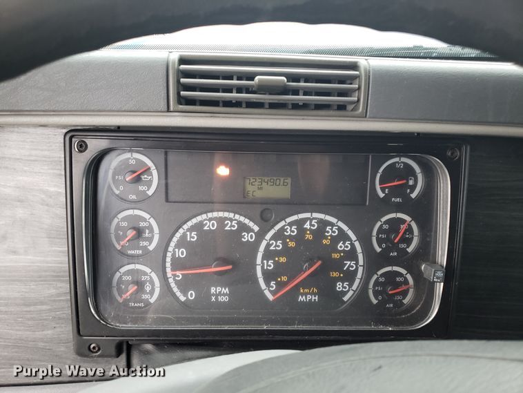 image for item DH5805 2010 Freightliner Columbia semi truck