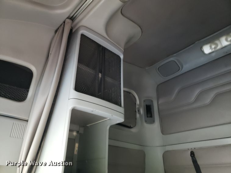 image for item DH5805 2010 Freightliner Columbia semi truck