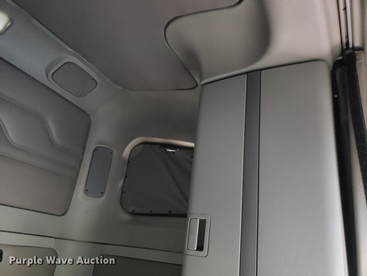 image for item DH5805 2010 Freightliner Columbia semi truck