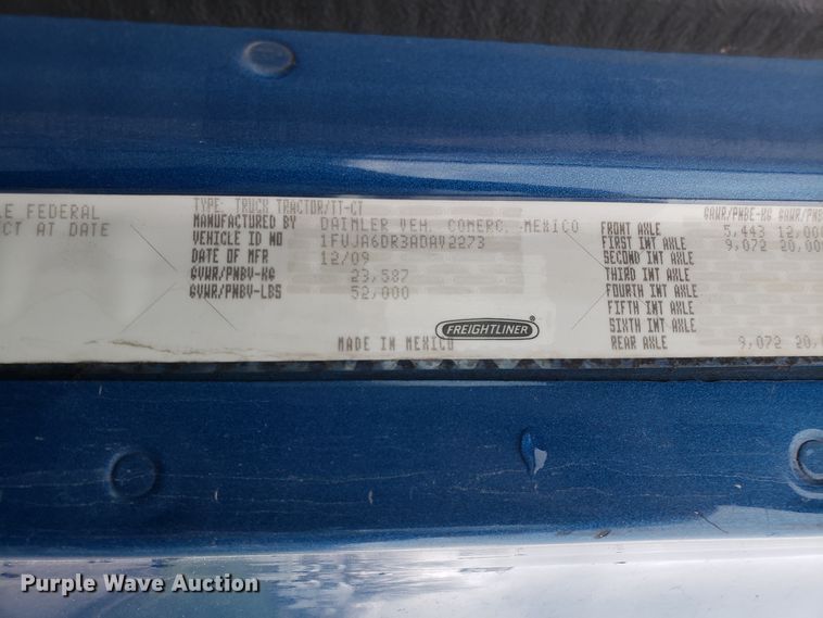 image for item DH5805 2010 Freightliner Columbia semi truck