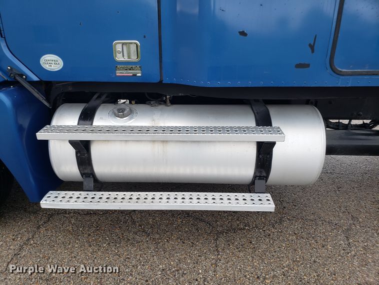 image for item DH5805 2010 Freightliner Columbia semi truck