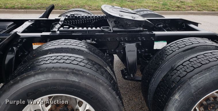 image for item DH5805 2010 Freightliner Columbia semi truck