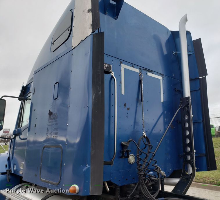 image for item DH5805 2010 Freightliner Columbia semi truck