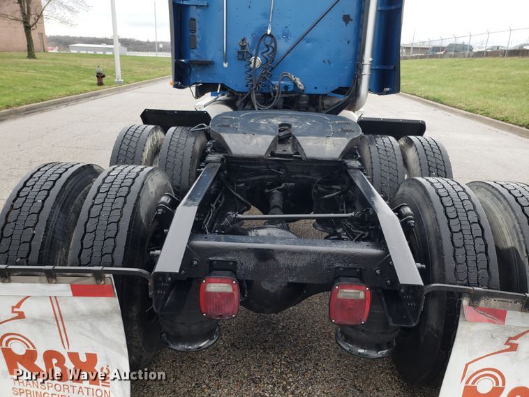 image for item DH5805 2010 Freightliner Columbia semi truck