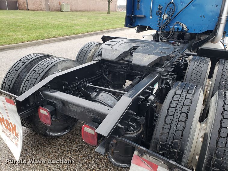 image for item DH5805 2010 Freightliner Columbia semi truck