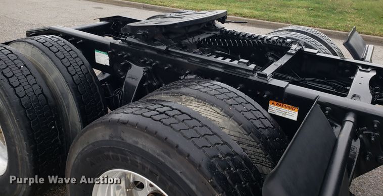 image for item DH5805 2010 Freightliner Columbia semi truck