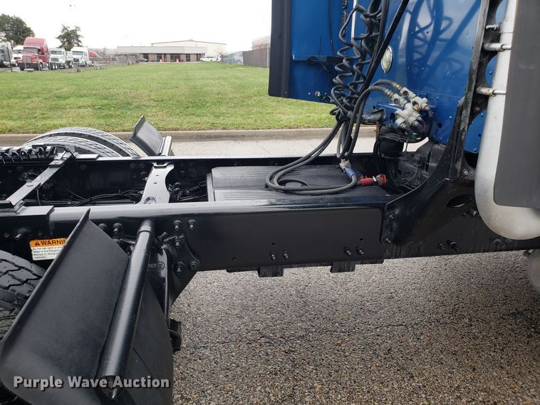 image for item DH5805 2010 Freightliner Columbia semi truck