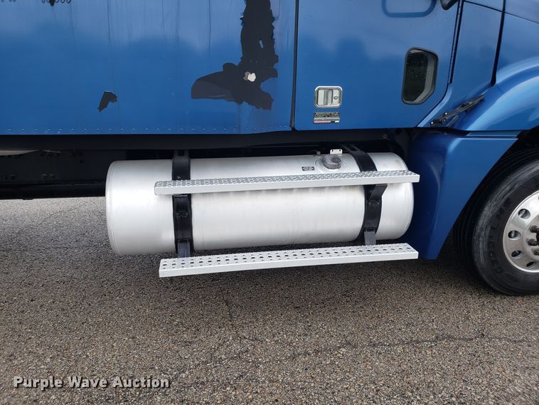 image for item DH5805 2010 Freightliner Columbia semi truck