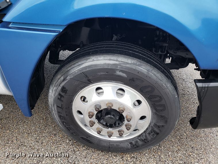 image for item DH5805 2010 Freightliner Columbia semi truck