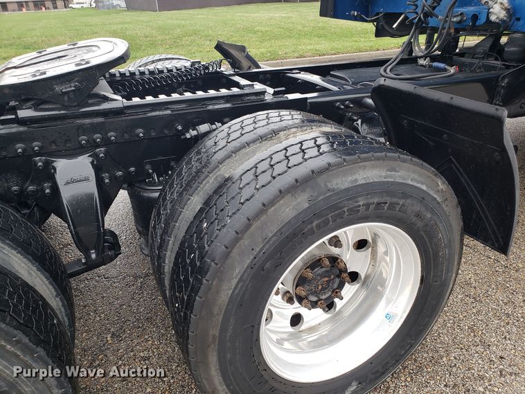 image for item DH5805 2010 Freightliner Columbia semi truck