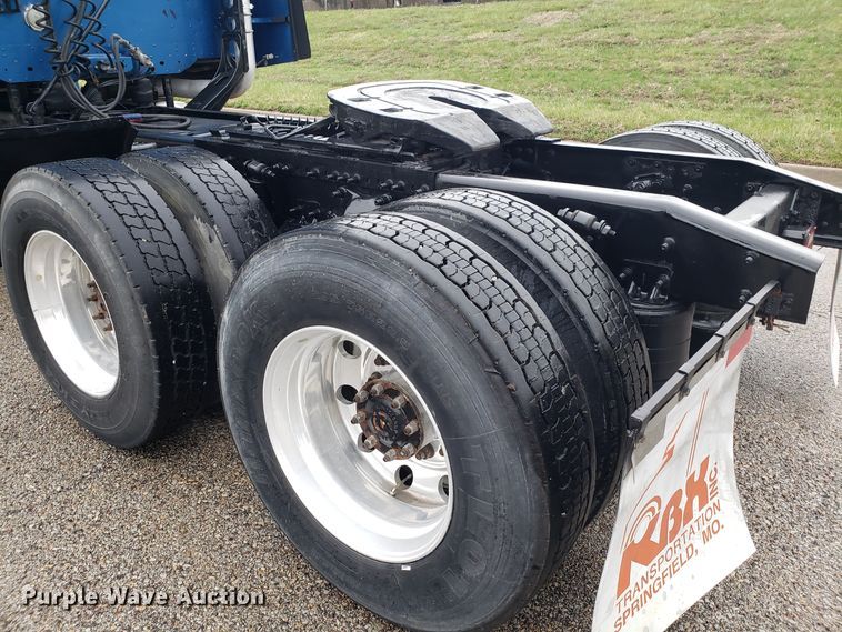 image for item DH5805 2010 Freightliner Columbia semi truck