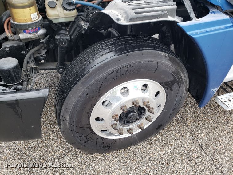 image for item DH5805 2010 Freightliner Columbia semi truck