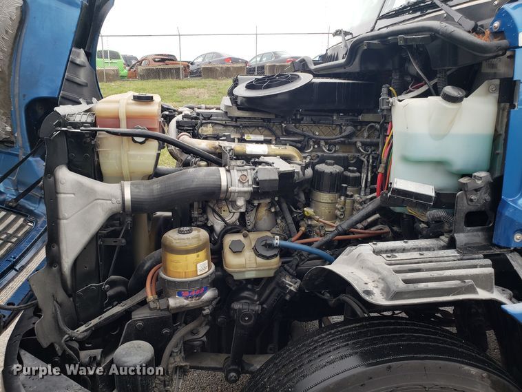 image for item DH5805 2010 Freightliner Columbia semi truck