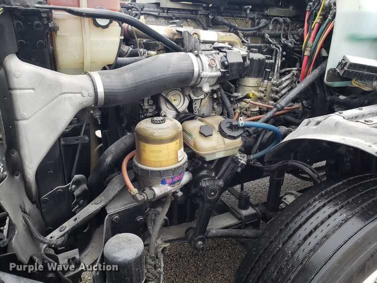 image for item DH5805 2010 Freightliner Columbia semi truck