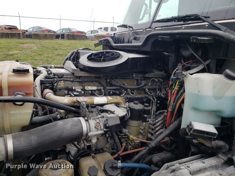 image for item DH5805 2010 Freightliner Columbia semi truck