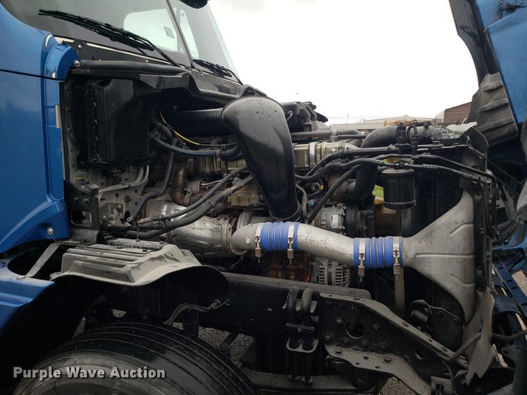 image for item DH5805 2010 Freightliner Columbia semi truck