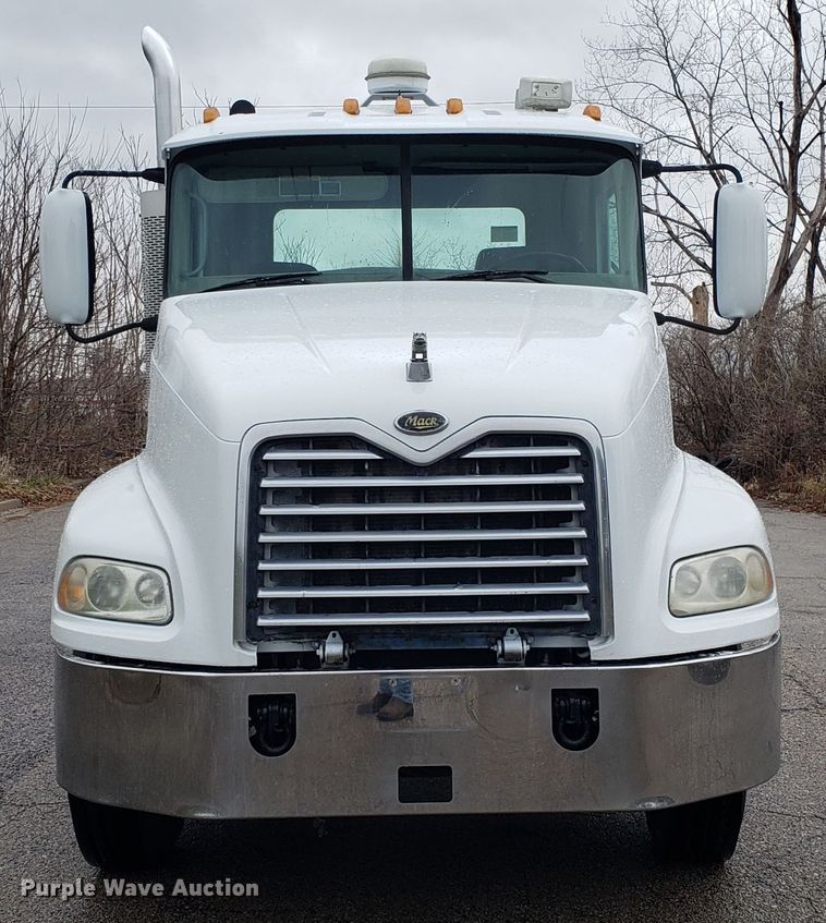 image for item DH5806 2000 Mack CX613 semi truck